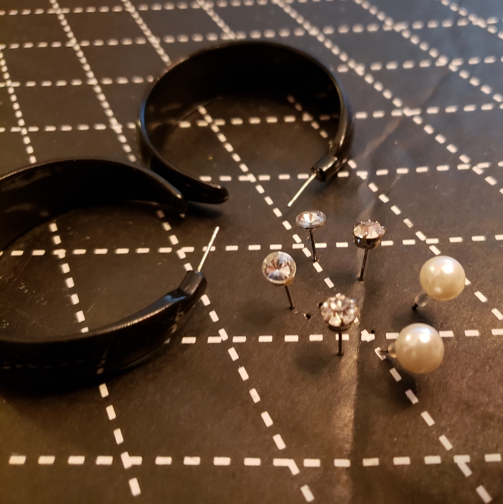 Free earrings set - Picture 3 of 3